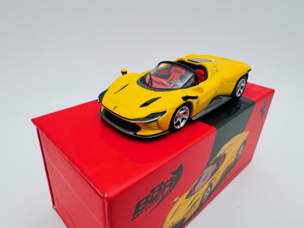 BBR 1:64 FERRARI DAYTONA SP3 GIALLO MODENA – Bild 2