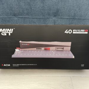 MINI GT 1:64 DIORAMA NISSAN MOTORSPORTS