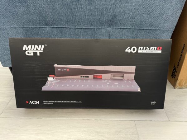 MINI GT 1:64 DIORAMA NISSAN MOTORSPORTS