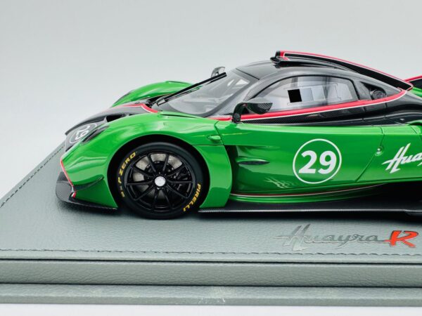 BBR 1:18 PAGANI HUAYRA R GLOSS BLACK CARBON VERDE PRATO – Image 3