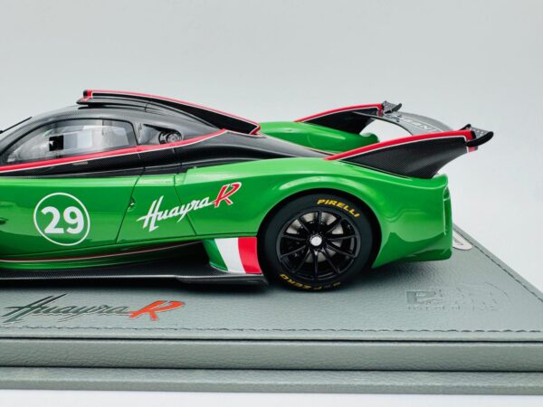 BBR 1:18 PAGANI HUAYRA R GLOSS BLACK CARBON VERDE PRATO – Image 4