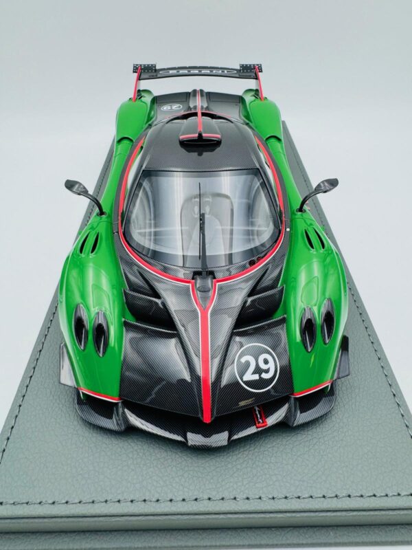 BBR 1:18 PAGANI HUAYRA R GLOSS BLACK CARBON VERDE PRATO – Image 6