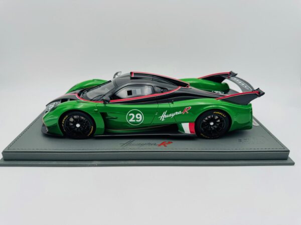 BBR 1:18 PAGANI HUAYRA R GLOSS BLACK CARBON VERDE PRATO