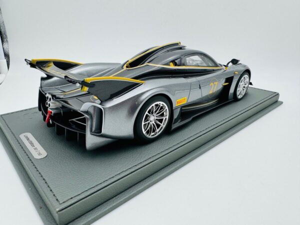BBR 1:18 PAGANI HUAYRA R MATT BLACK CARBON MATT GREY - Image 9