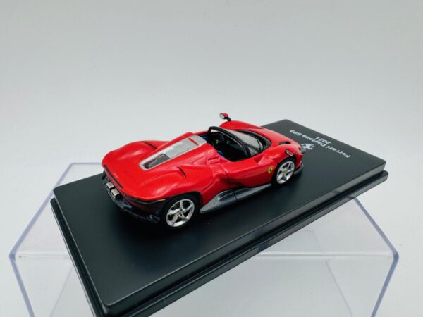 OEM 1:64 FERRARI DAYTONA SP3 2021 - Imagen 3