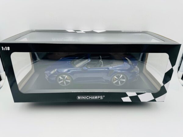 MINICHAMPS 1:18 PORSCHE 911 TURBO S CABRIOLET 2020 BLUE METALLIC - Imagen 2
