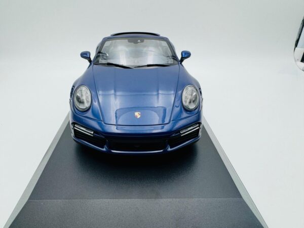 MINICHAMPS 1:18 PORSCHE 911 TURBO S CABRIOLET 2020 BLUE METALLIC - Imagen 4