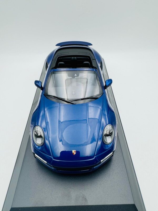 MINICHAMPS 1:18 PORSCHE 911 TURBO S CABRIOLET 2020 BLUE METALLIC - Imagen 5