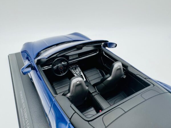 MINICHAMPS 1:18 PORSCHE 911 TURBO S CABRIOLET 2020 BLUE METALLIC - Imagen 6