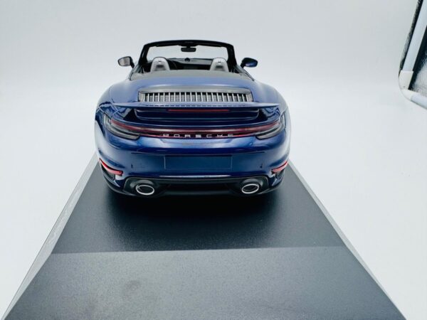 MINICHAMPS 1:18 PORSCHE 911 TURBO S CABRIOLET 2020 BLUE METALLIC - Imagen 7