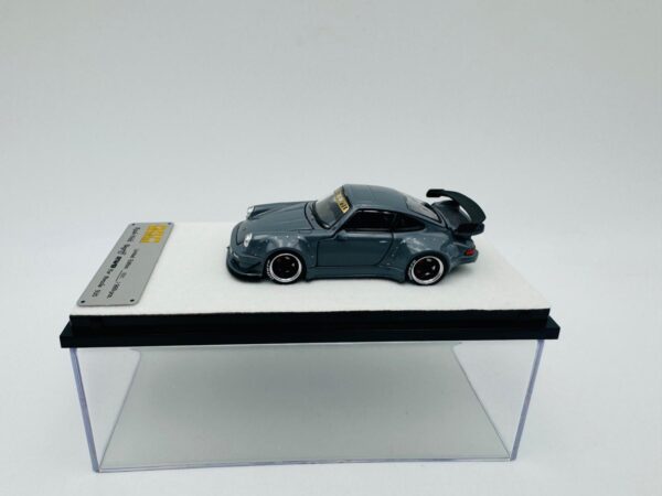 PGM 1:64 PORSCHE RWB 930 CEMENT GREY - Imagen 3