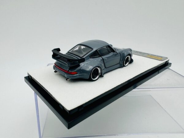 PGM 1:64 PORSCHE RWB 930 CEMENT GREY - Imagen 5