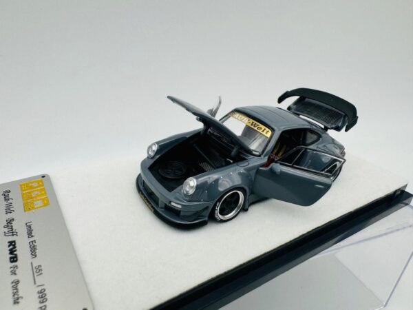 PGM 1:64 PORSCHE RWB 930 CEMENT GREY - Imagen 6