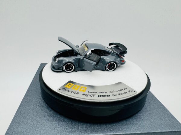 PGM 1:64 PORSCHE RWB 930 CEMENT GREY LUXURY - Imagen 2