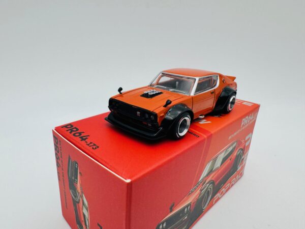POP RACE 1:64 NISSAN SKYLINE GTR V8 DRIFT KENMERI - Imagen 3