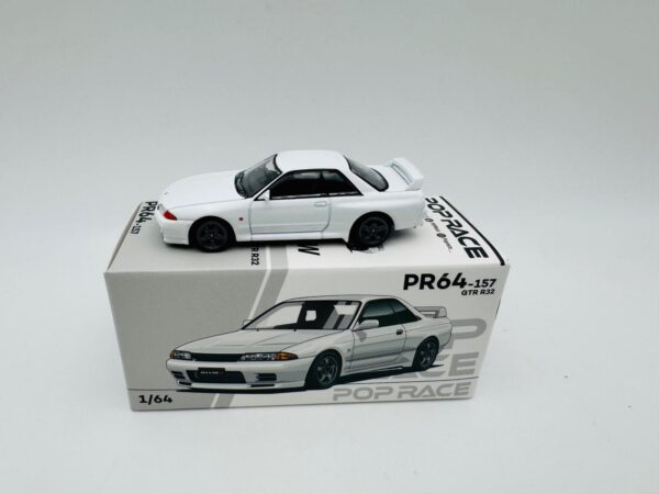 POP RACE 1:64 NISSAN GTR R32