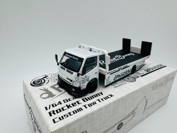 PEAKO 1:64 ROCKET BUNNY CUSTOM TOW TRUCK - Imagen 2