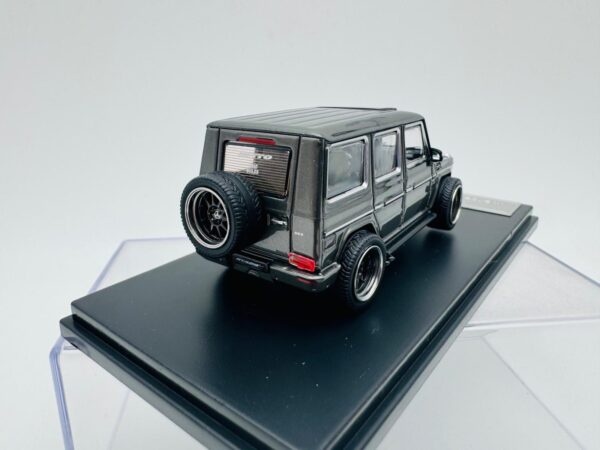 LMF 1:64 MERCEDES BENZ G63 MODIFIED METALLIC GREY - Imagen 4