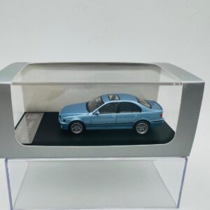 DCM 1:64 BMW M5 E39 BLUE