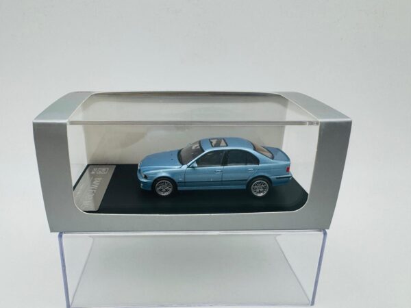 DCM 1:64 BMW M5 E39 BLUE