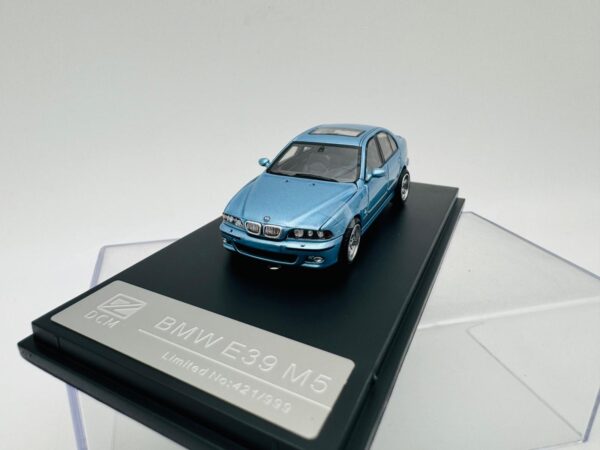DCM 1:64 BMW M5 E39 BLUE - Imagen 3