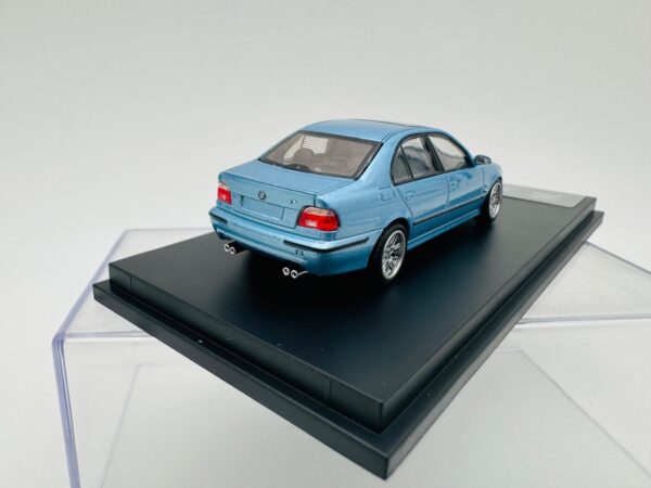 DCM 1:64 BMW M5 E39 BLUE - Imagen 4