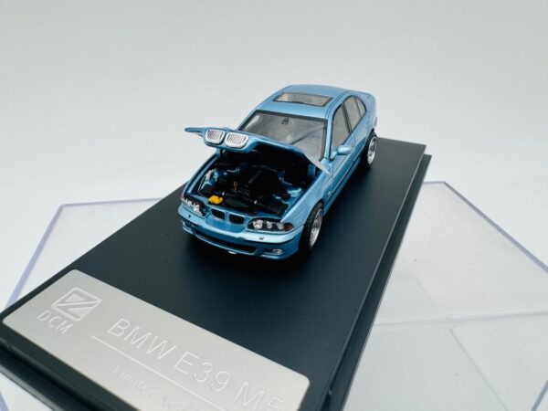 DCM 1:64 BMW M5 E39 BLUE - Imagen 2