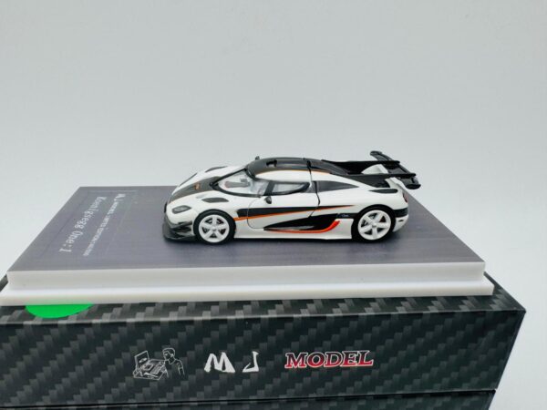 MJ 1:64 KOENIGSEGG ONE 1