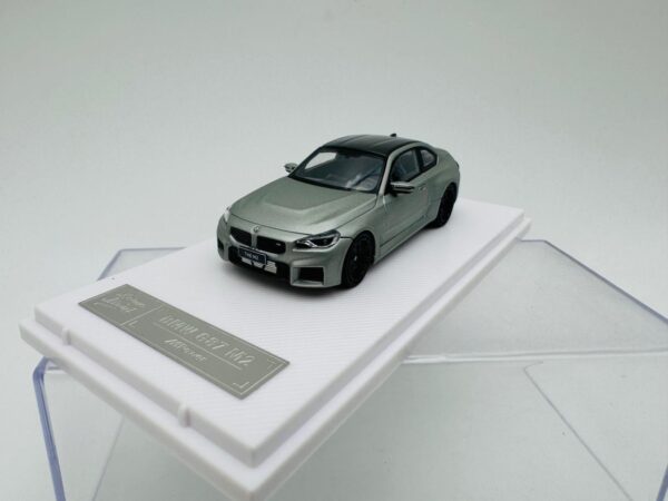 HOWIE MODEL 1:64 BMW M2 G87 FROSTED GRAY - Image 2