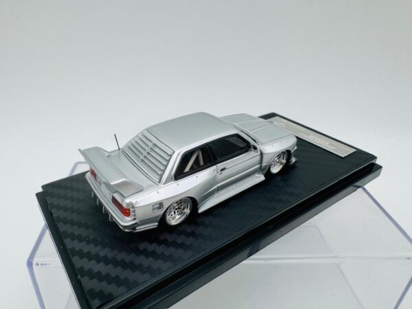 NICE AUTO 1:64 BMW E30 WIDE BODY SILVER - Imagen 5