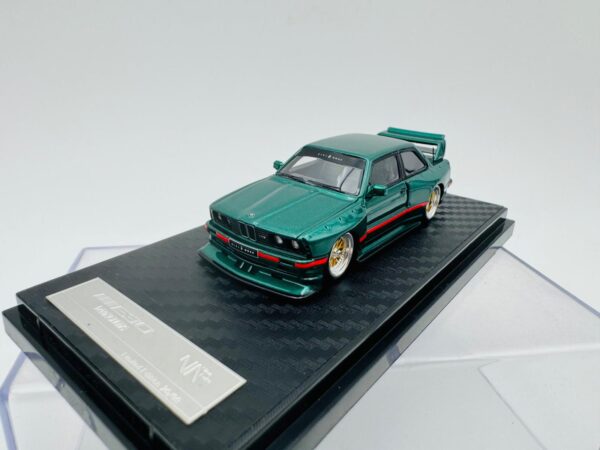 NICE AUTO 1:64 BMW E30 WIDE BODY GREEN - Imagen 3