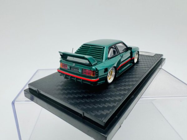NICE AUTO 1:64 BMW E30 WIDE BODY GREEN - Imagen 4