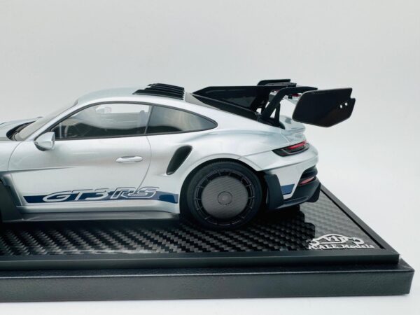 VIP SCALE 1:18 PORSCHE 911 GT3 RS MANTHEY RACING POLAR SILVER - Imagen 3