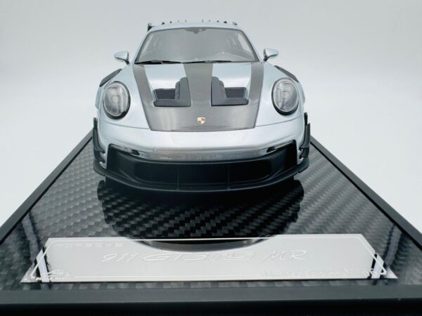 VIP SCALE 1:18 PORSCHE 911 GT3 RS MANTHEY RACING POLAR SILVER - Imagen 5