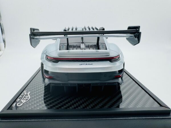 VIP SCALE 1:18 PORSCHE 911 GT3 RS MANTHEY RACING POLAR SILVER - Imagen 7