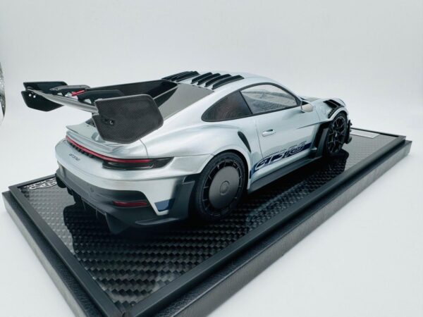VIP SCALE 1:18 PORSCHE 911 GT3 RS MANTHEY RACING POLAR SILVER - Imagen 8