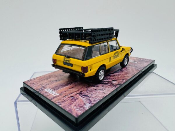INNO 1:64 RANGE ROVER CAMEL TROPHY 1982 - Imagen 4