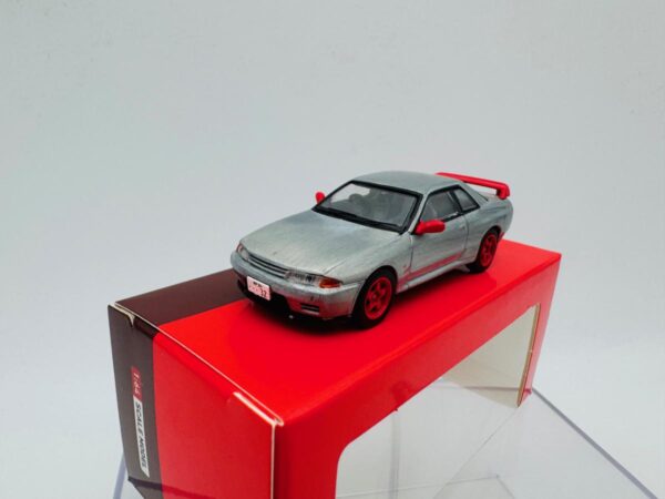 TARMAC WORKS 1:64 NISSAN SKYLINE GTR R32 CHASE - Imagen 3