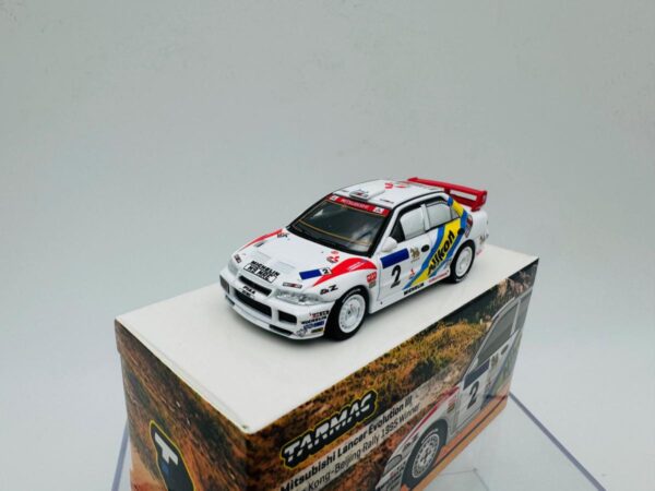 TARMAC WORKS 1:64 MITSUBISHI LANCER EVO III HK-BEIJING RALLY 1995 WINNER - Imagen 2