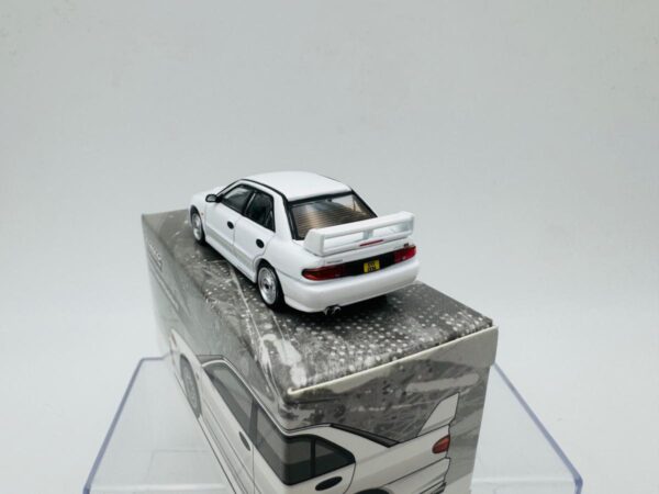 TARMAC WORKS 1:64 MITSUBISHI LANCER RS EVOLUTION III LAMELY SPECIAL EDITION - Imagen 3