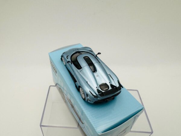 TARMAC WORKS 1:64 KOENIGSEGG REGERA LIGHT BLUE METALLIC - Imagen 4