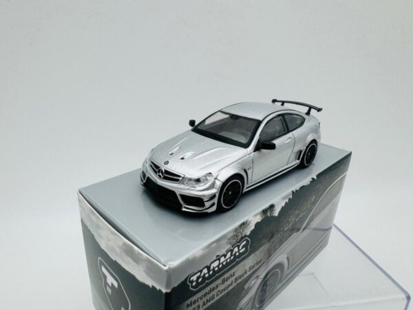 TARMAC WORKS 1:64 MERCEDES C63 AMG BLACK SERIES SILVER METALLIC - Imagen 2