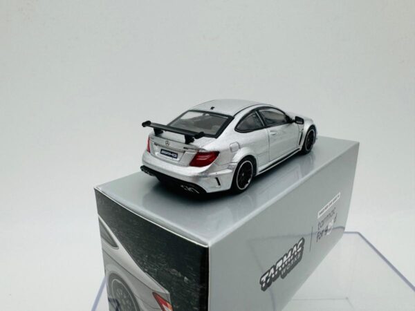 TARMAC WORKS 1:64 MERCEDES C63 AMG BLACK SERIES SILVER METALLIC - Imagen 3