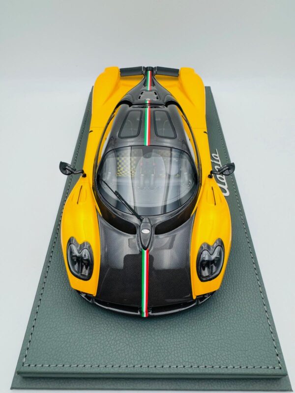 BBR 1:18 PAGANI UTOPIA GIALLO GINEVRA - Imagen 7