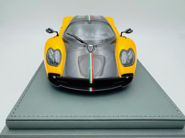 BBR 1:18 PAGANI UTOPIA GIALLO GINEVRA - Imagen 6