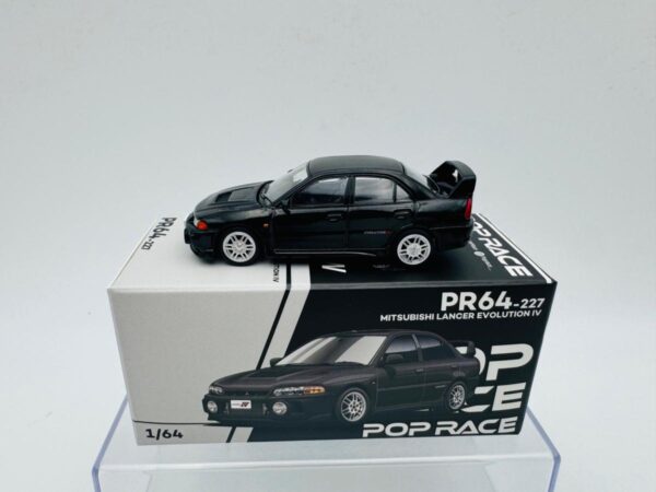 POP RACE 1:64 MITSUBISHI LANCER EVO 6 PYRENEES BLACK