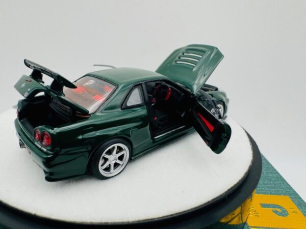 PGM 1:64 NISSAN GTR R34 Z-TUNE BRITISH GREEN LUXURY VERSION - Image 6