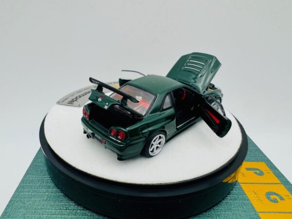 PGM 1:64 NISSAN GTR R34 Z-TUNE BRITISH GREEN LUXURY VERSION - Image 5