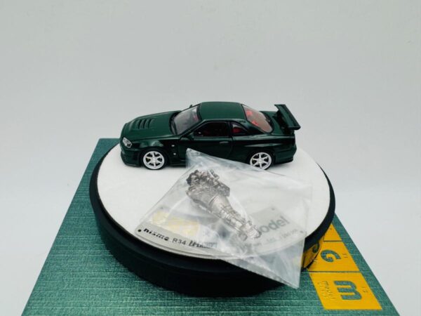 PGM 1:64 NISSAN GTR R34 Z-TUNE BRITISH GREEN LUXURY VERSION - Image 4