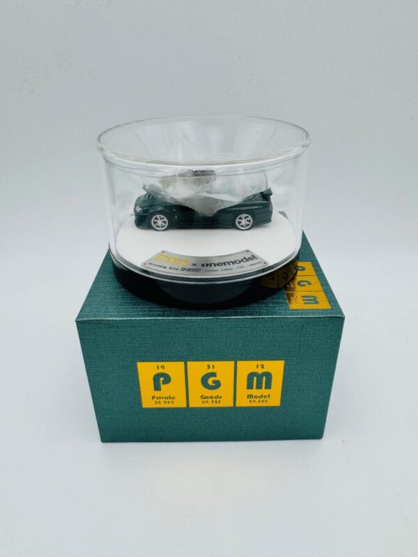 PGM 1:64 NISSAN GTR R34 Z-TUNE BRITISH GREEN LUXURY VERSION - Image 2